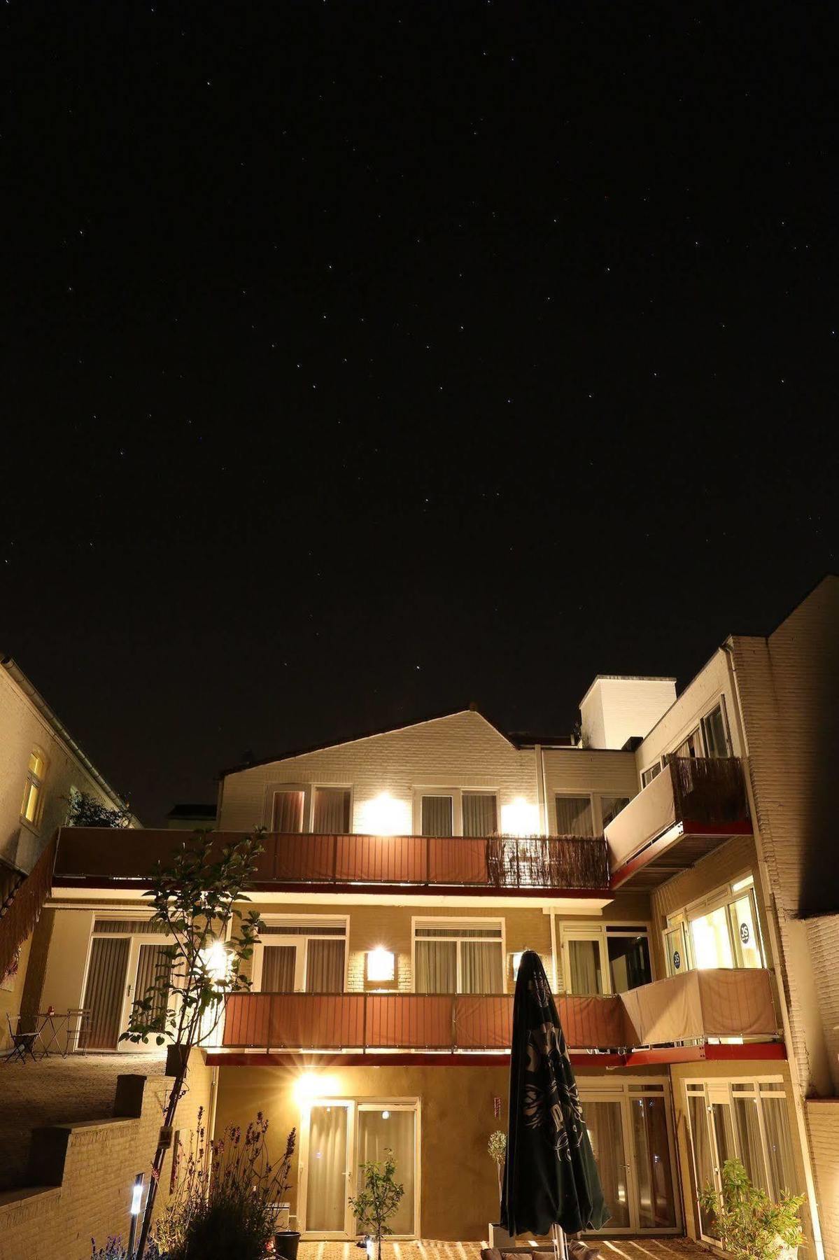 Js Hotel 埃彭 外观 照片