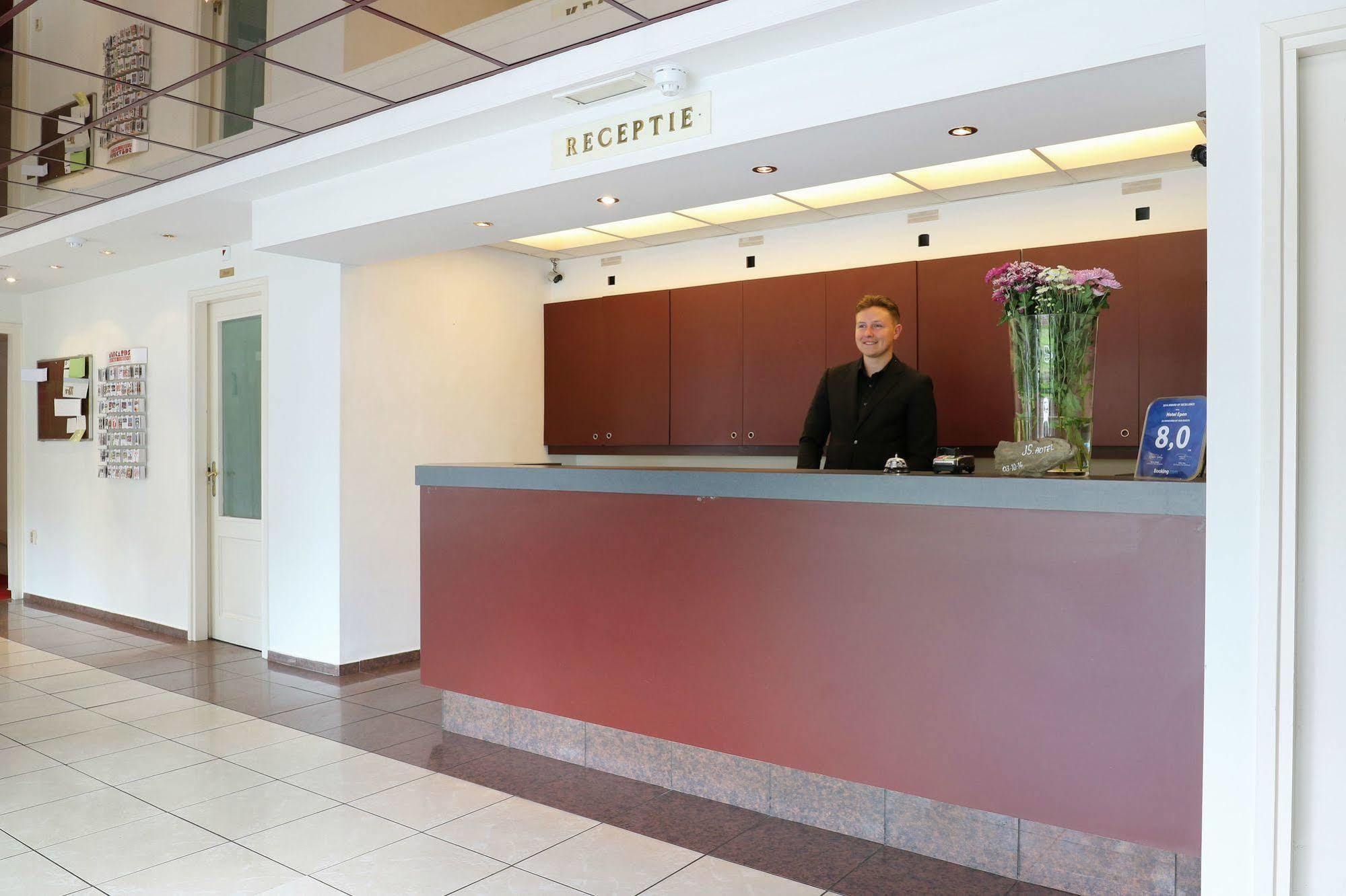 Js Hotel 埃彭 外观 照片
