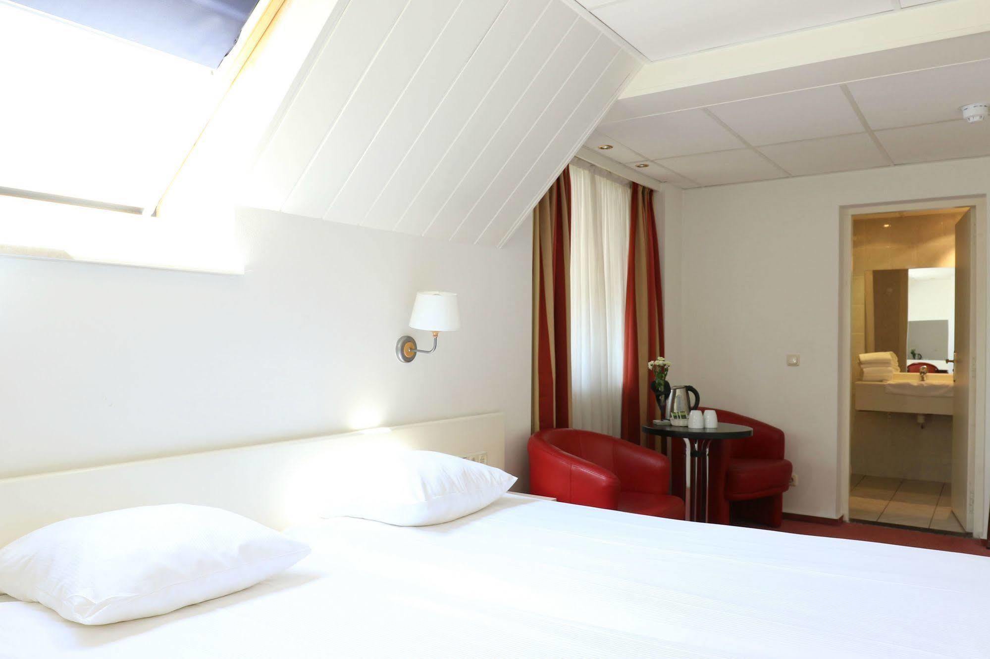 Js Hotel 埃彭 外观 照片