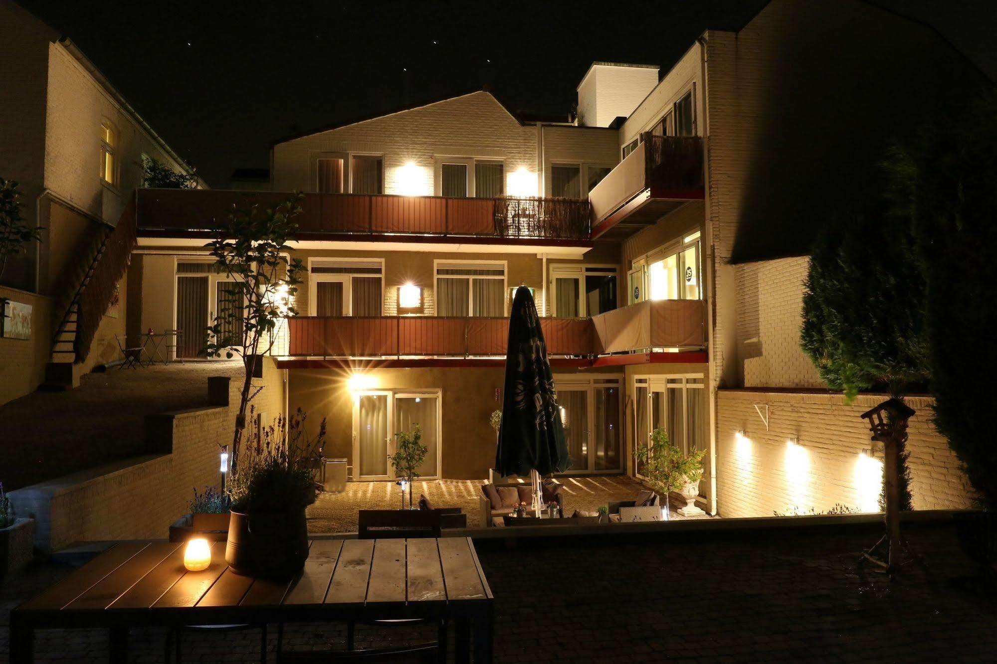Js Hotel 埃彭 外观 照片